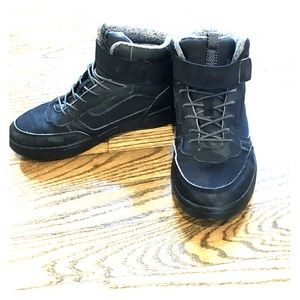 Pile-lined High. Size 3. Gently worn